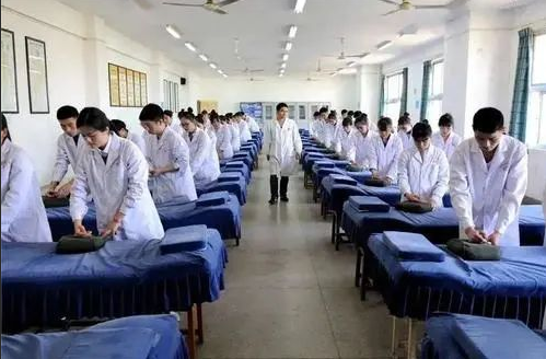 初中生想学中医针灸学报名什么专业合适呢?石家庄冀联医学院 初中生想学中医针灸学报名什么专业合适呢?石家庄冀联医学院